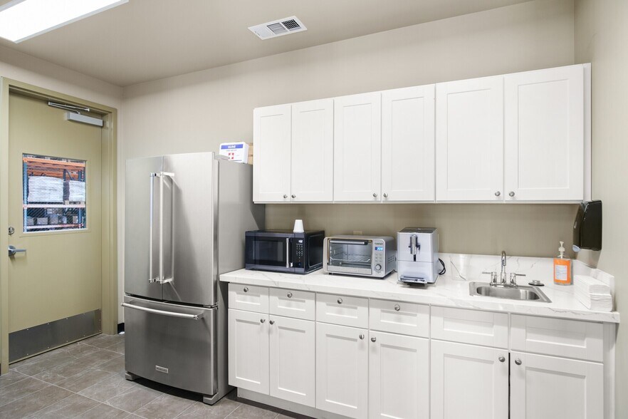 More Photos Of 3280 Liberty Square Pky, Turlock Warehouse For Lease