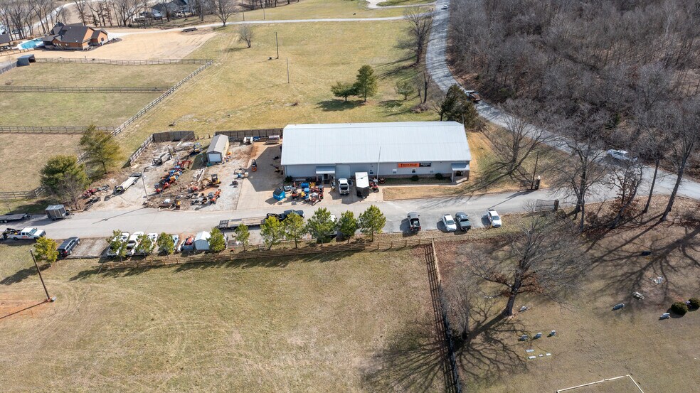 More Photos Of 8110 W Ford Springs Rd, Bentonville Flex For Lease