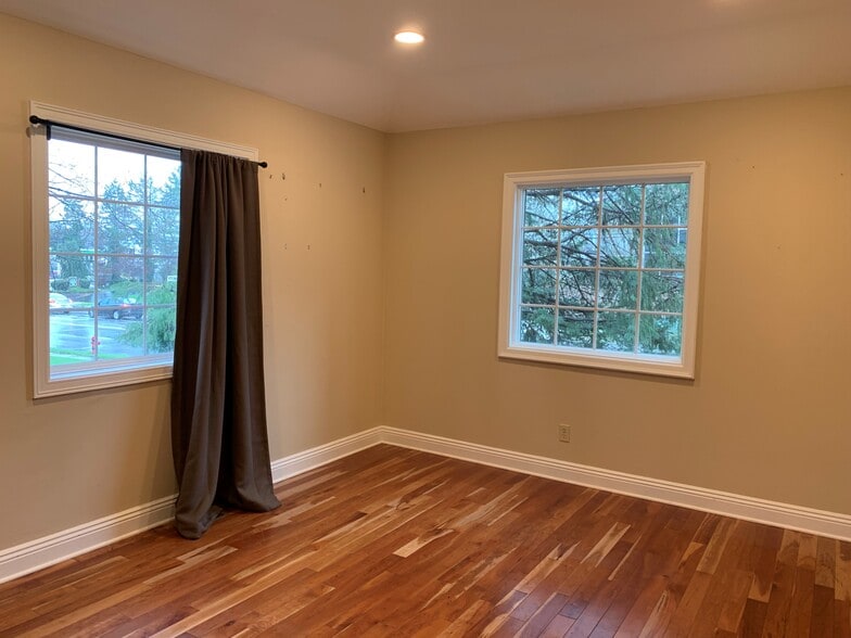 More Photos Of 3527 Darrow Rd, Stow Office For Sale