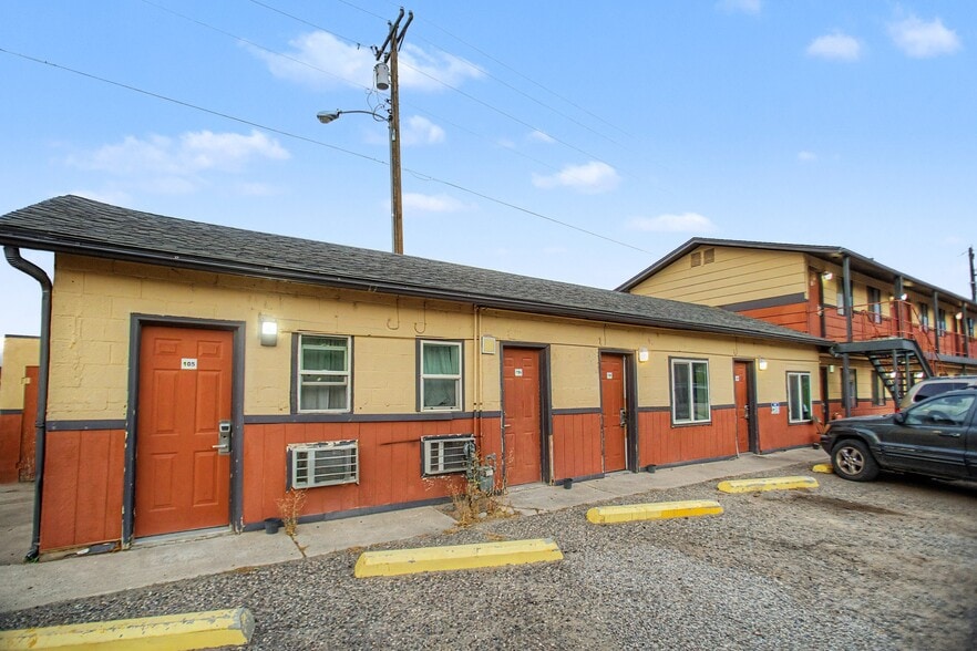 More Photos Of 801 W Broadway Ave, Bloomfield Hotel For Sale