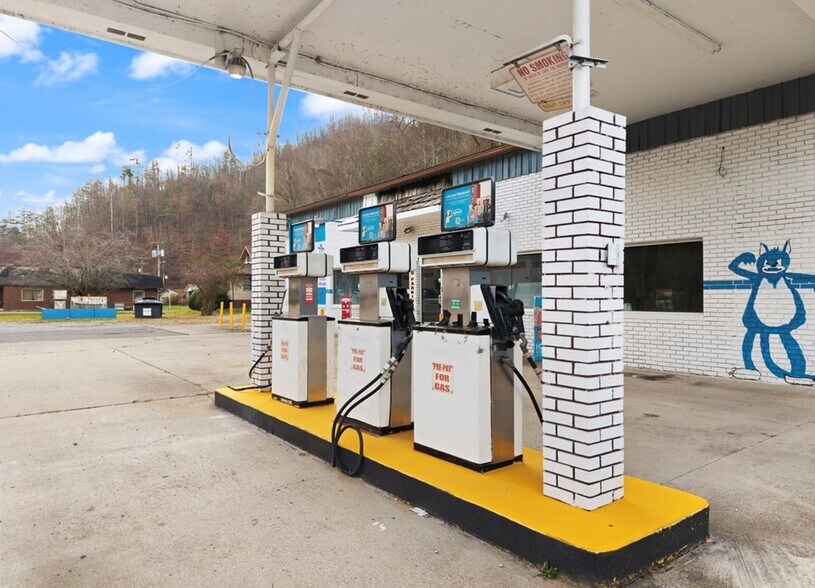 More Photos Of 8649 KY Highway 7, Viper Service Station For Sale