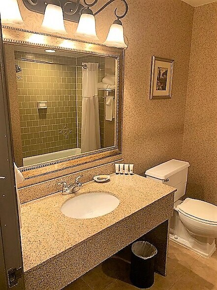 More Photos Of 1929 4th St, Eureka Hotel For Sale