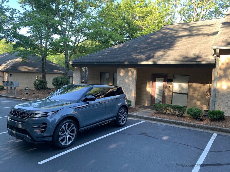 More Photos Of 875 Old Roswell Rd, Suite C-200, Roswell Office For Lease