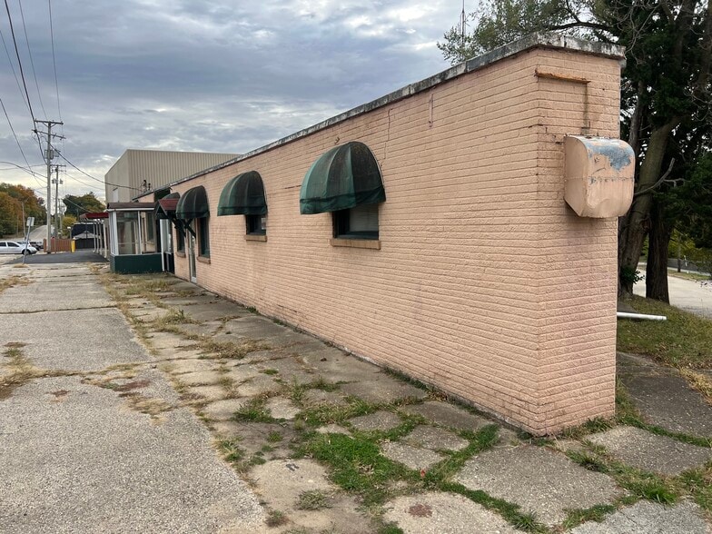 More Photos Of 4415 Charles St, Rockford General Retail For Sale