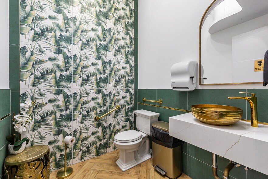 More Photos Of 1041 Flushing Ave, Brooklyn Restaurant For Sale