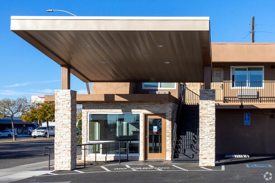 6090 N Blackstone Ave, Fresno, CA 93710 Hotel For Sale