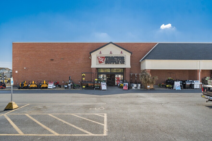 More Photos Of 659-733 W Coshocton St, Johnstown Unknown For Lease