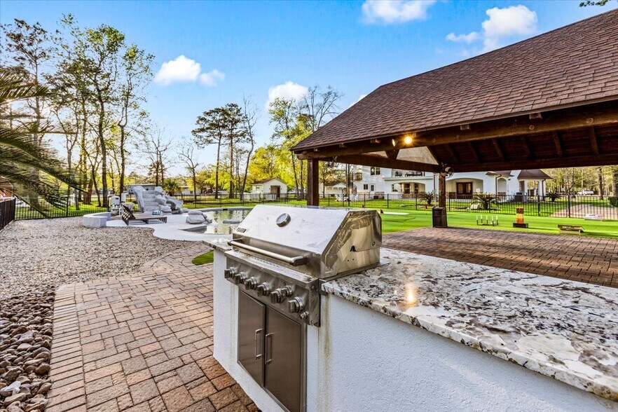 More Photos Of 8811 West Ln, Magnolia Office For Sale