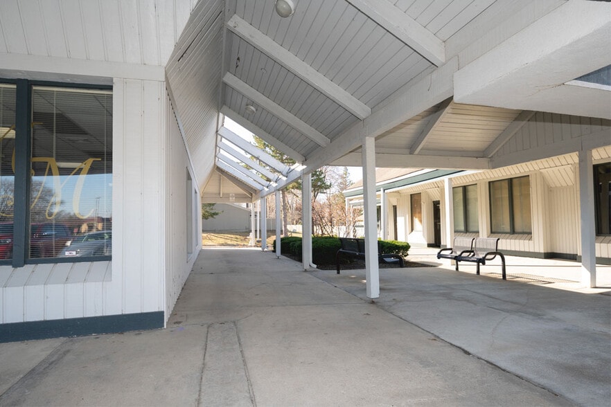 More Photos Of 7936-7936 Quivira Rd, Lenexa Storefront For Lease