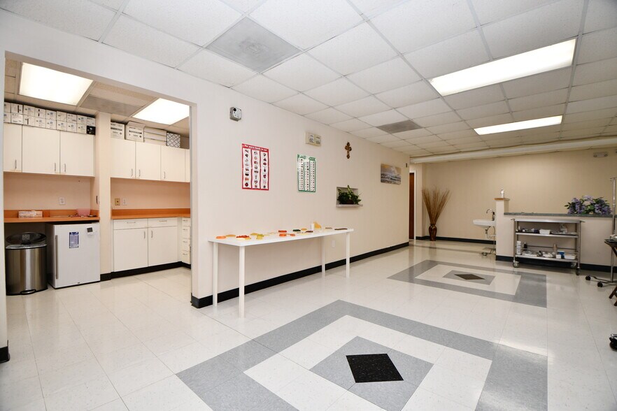 More Photos Of 7118 Harrisburg Blvd, Houston Medical For Sale