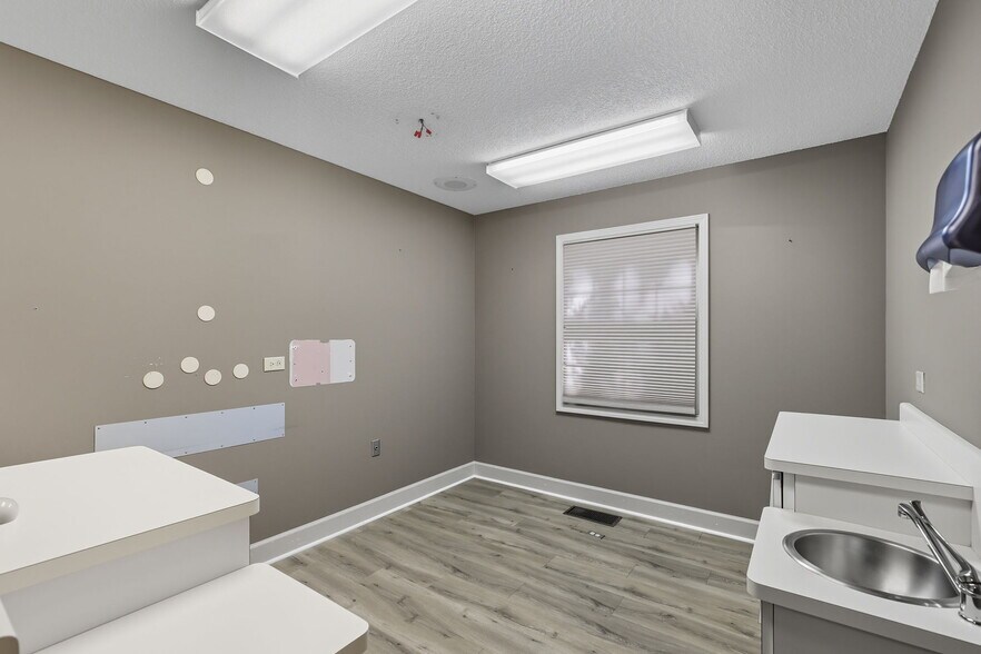 More Photos Of 224 Shallowford Rd NW, Gainesville Medical For Lease