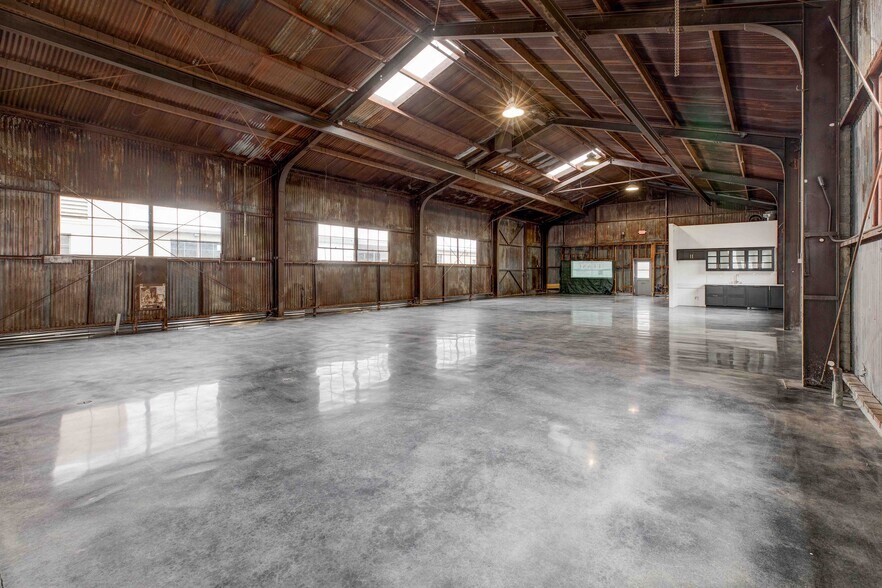 More Photos Of 2503 N Ontario St, Burbank Showroom For Lease