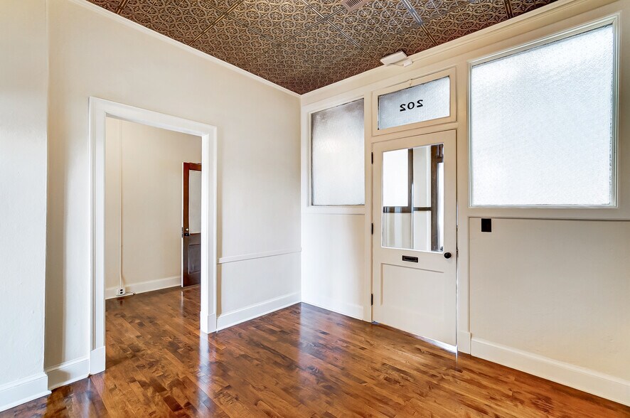 More Photos Of 9-11 N 3rd St, Newark Office For Lease