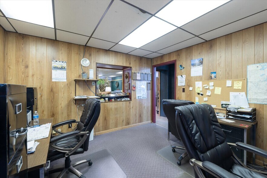 More Photos Of 816 NW 4th St, Grand Rapids General Retail For Sale