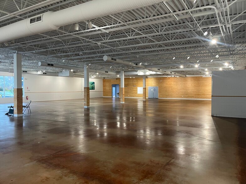 More Photos Of 1892 SE Federal Hwy, Stuart Freestanding For Sale
