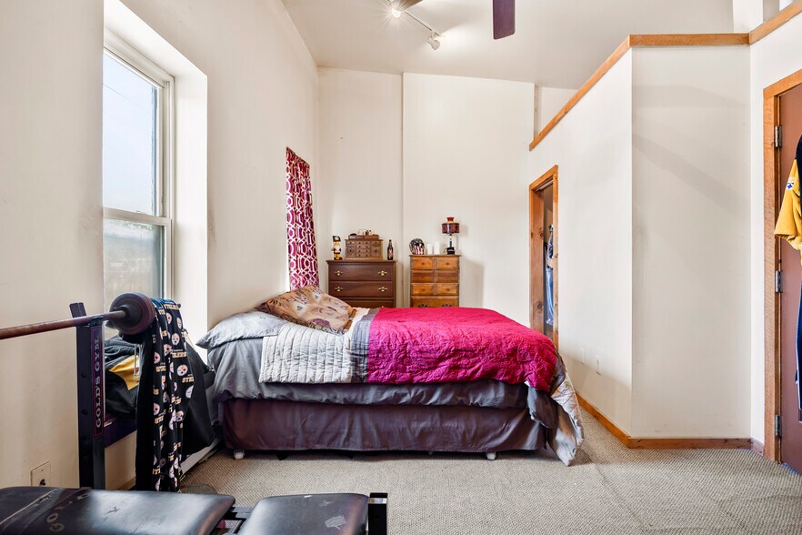 More Photos Of 403-409 N Pearl St, Albany Warehouse For Sale