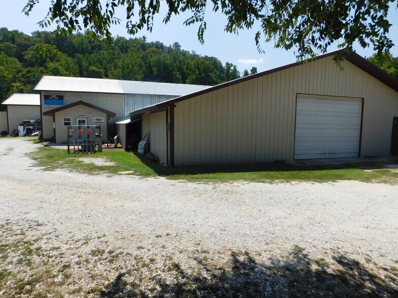 More Photos Of 304 East Court Street, Jasper Hotel For Sale