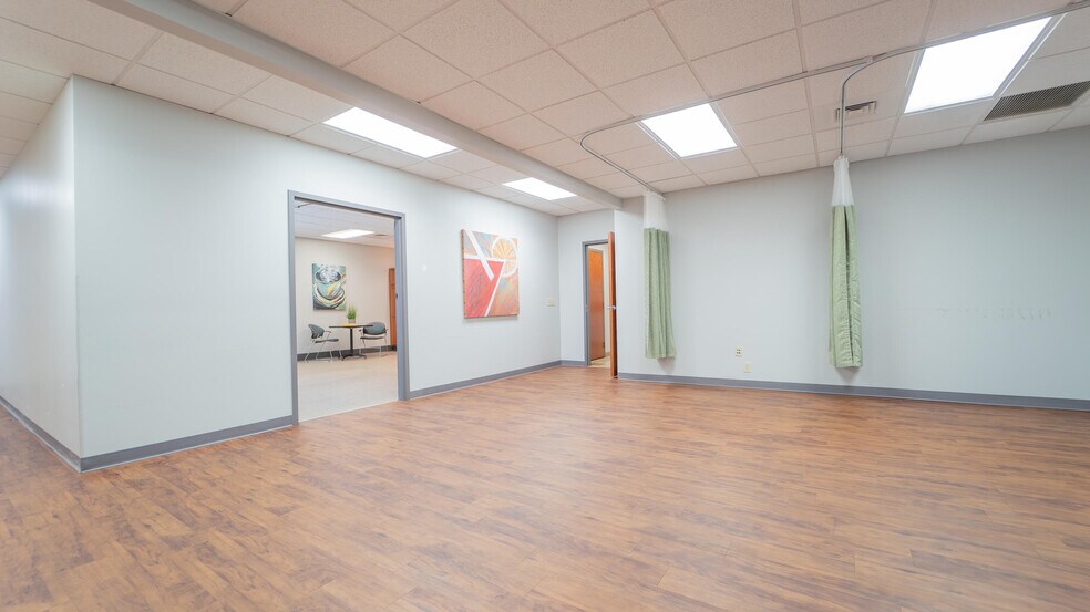 More Photos Of 951 Transport Dr, Valparaiso Office For Sale