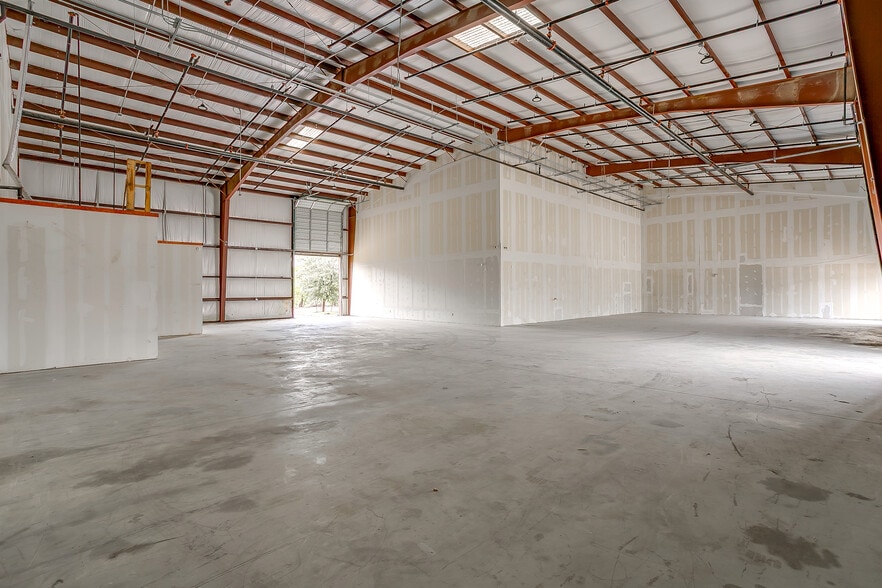 More Photos Of 3488 E Long Ave, Fort Worth Warehouse For Lease