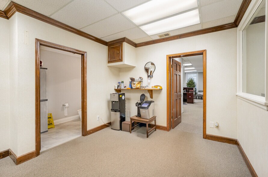 More Photos Of 4523 Park Rd, Charlotte Office For Sale