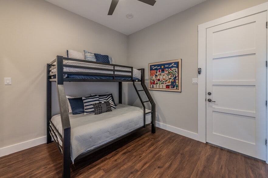 More Photos Of 630 S Walters, San Antonio Freestanding For Sale