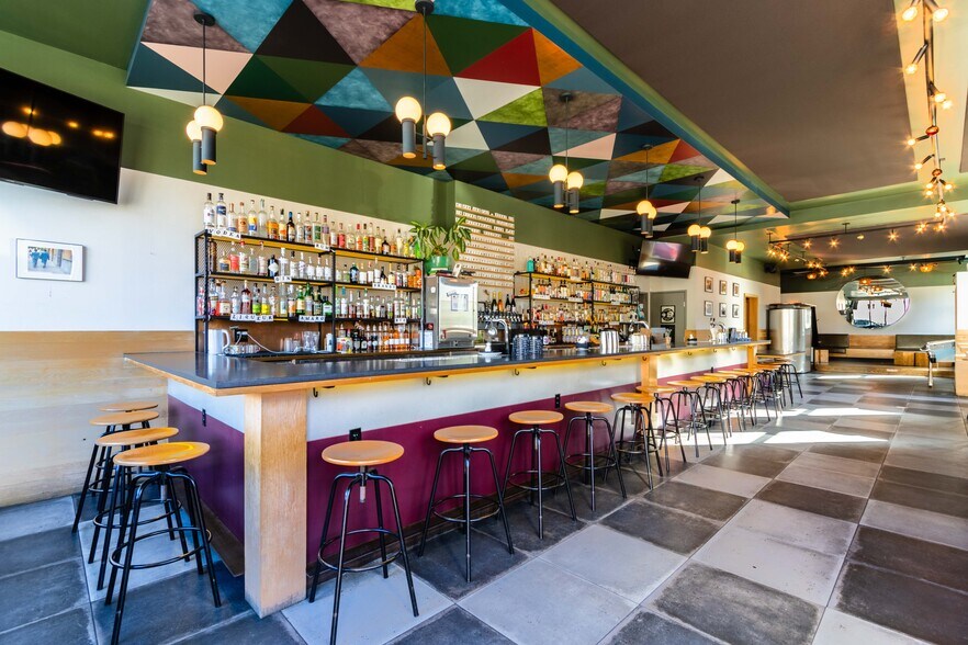 More Photos Of 2543-2545 24th St, San Francisco Storefront Retail Residential For Lease