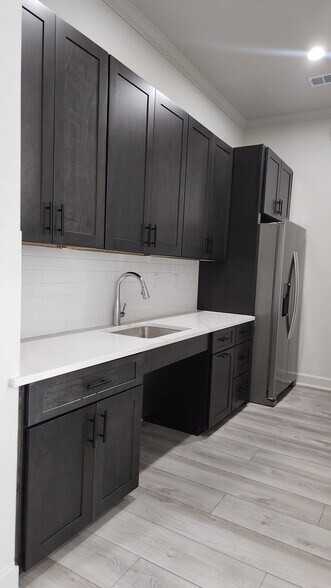 More Photos Of 1325 Main St, Katy Unknown For Lease