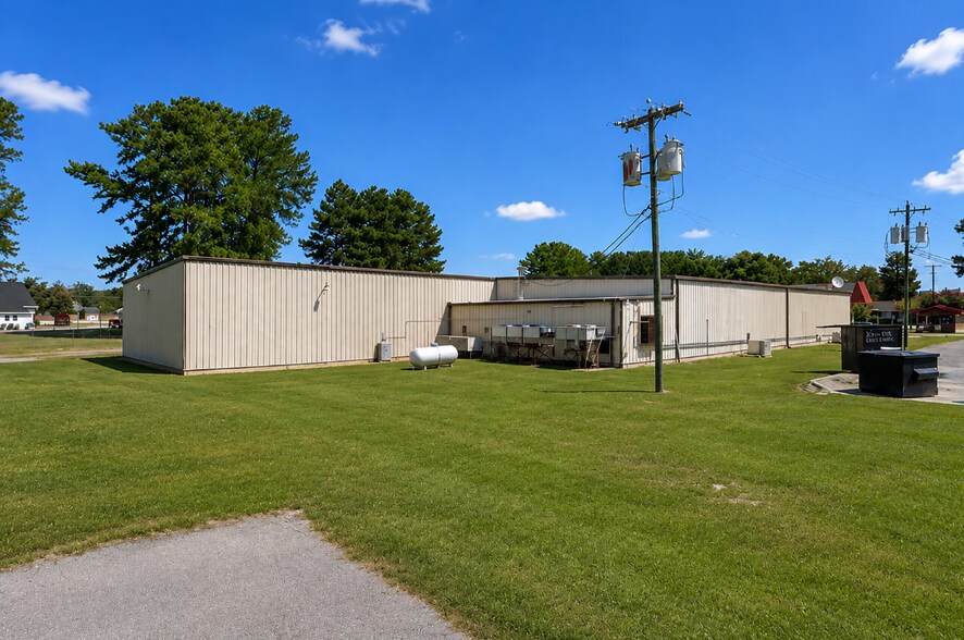 More Photos Of 102 Moyton Ave, Stantonsburg Supermarket For Sale