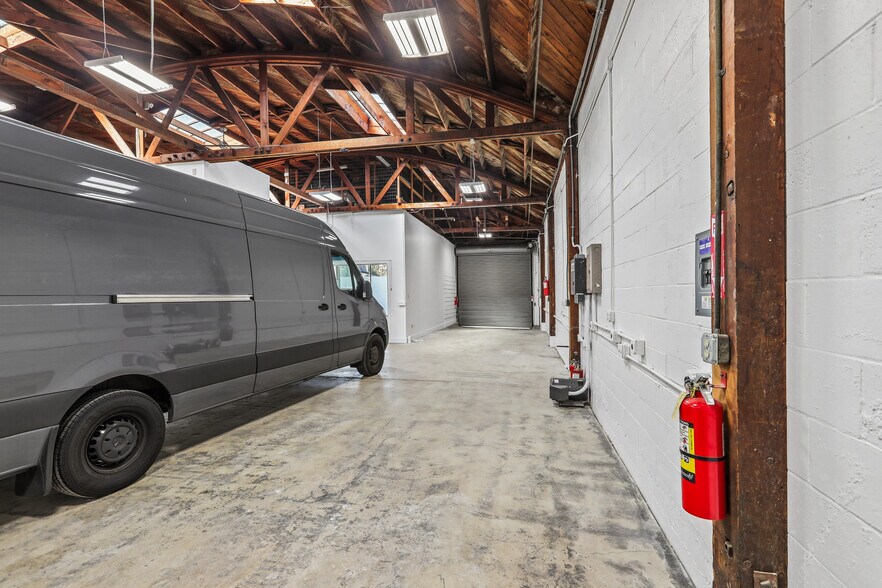 More Photos Of 3235 Macarthur Blvd, Oakland Warehouse For Sale