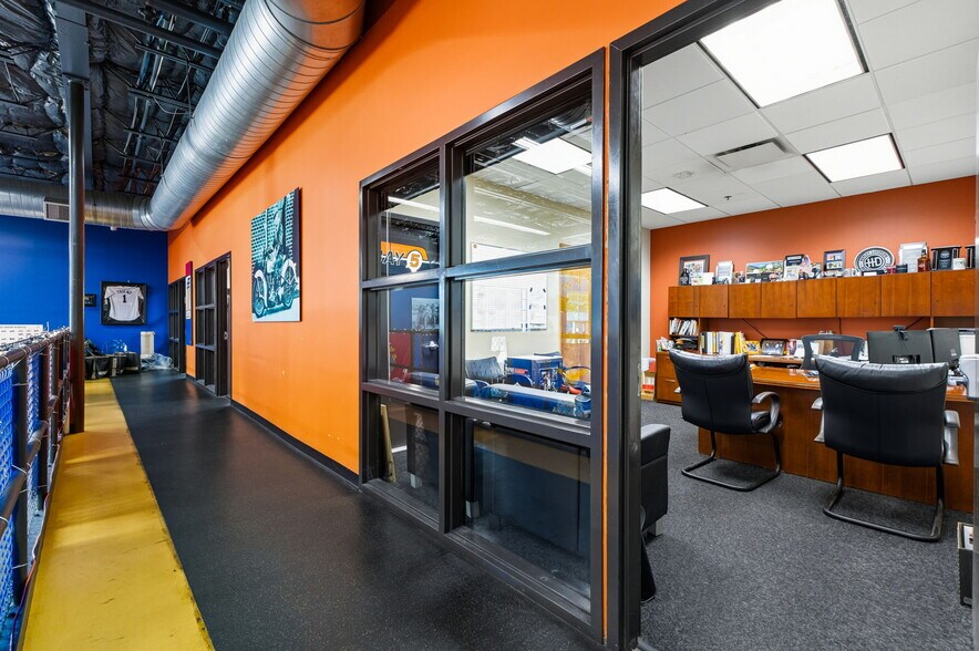 More Photos Of 8 Industrial Ln, New Rochelle Auto Dealership For Lease