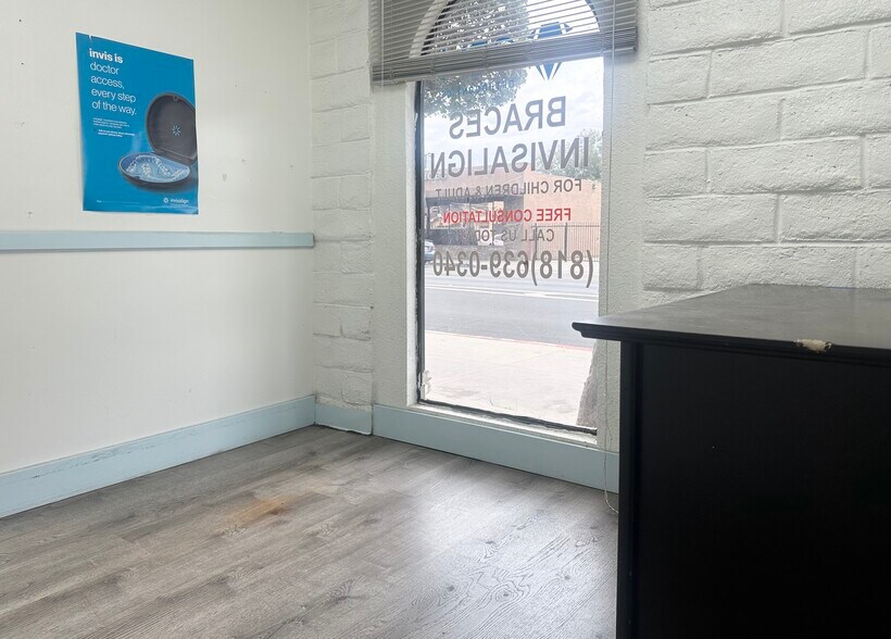 More Photos Of 403-405 N MacLay Ave, San Fernando Office For Lease
