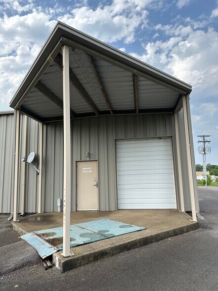 More Photos Of 236 Sam Walton Dr, Russellville Freestanding For Lease