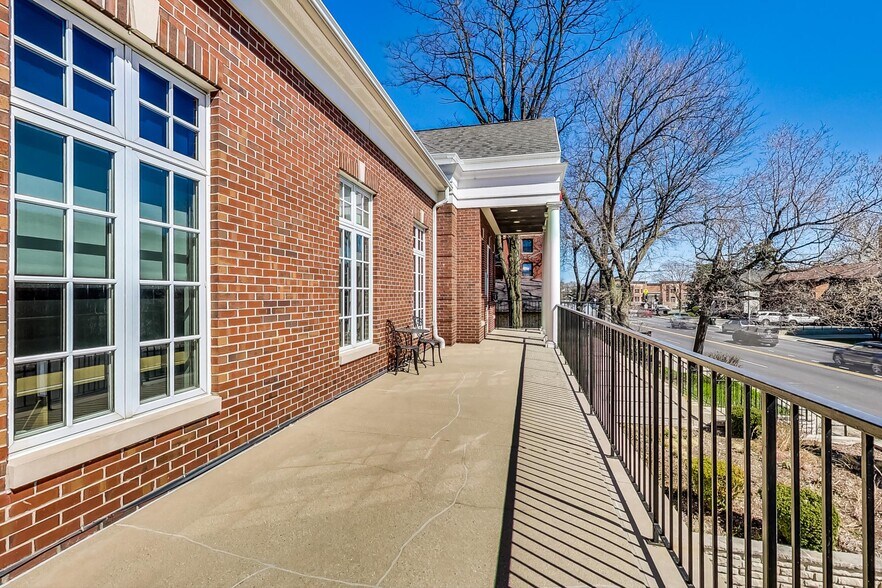 More Photos Of 324 W Touhy Ave, Park Ridge Office For Lease