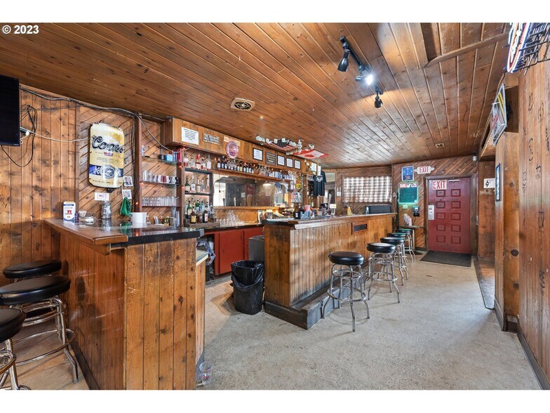 More Photos Of 105 N Main St, Halfway Restaurant For Sale