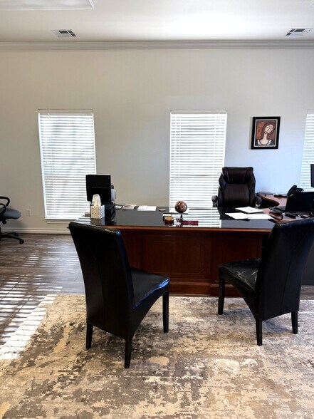 More Photos Of 10936 NW Expressway, Yukon Office For Lease