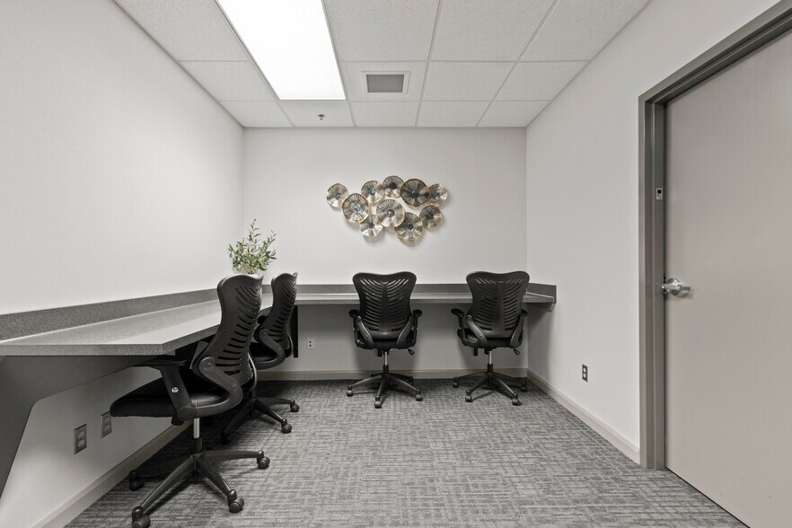 More Photos Of 600 Boulevard S, Huntsville Coworking Space