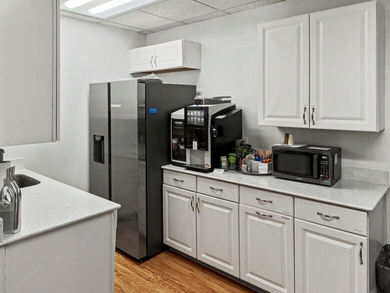 More Photos Of 1N131 County Farm Rd, Winfield Office For Sale