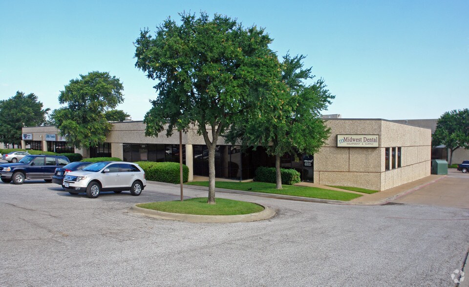 Primary Photo Of 2101-2115 E Division St, Arlington Flex For Lease