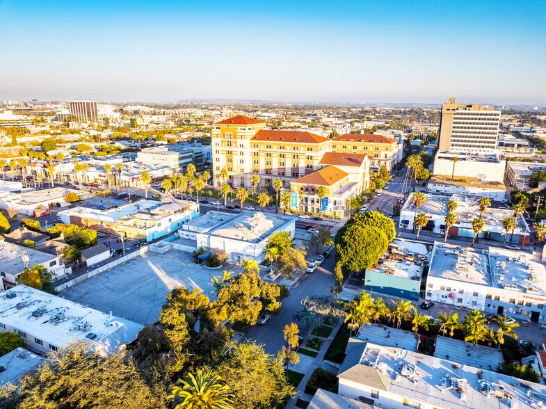 More Photos Of , Santa Monica General Retail For Sale