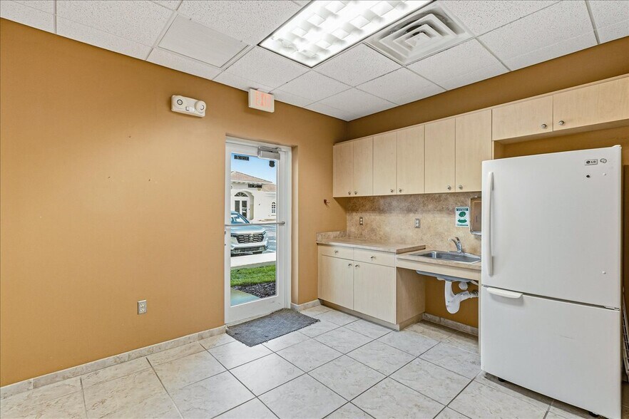 More Photos Of 8043 Spyglass Hill Rd, Melbourne Medical For Lease