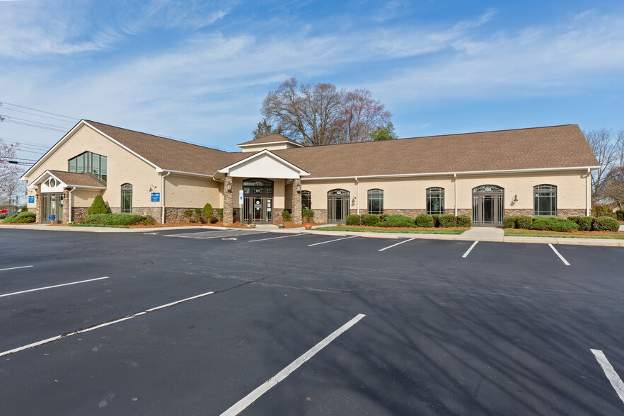 Primary Photo Of 3911 Fountain Grove Dr, High Point Medical For Lease