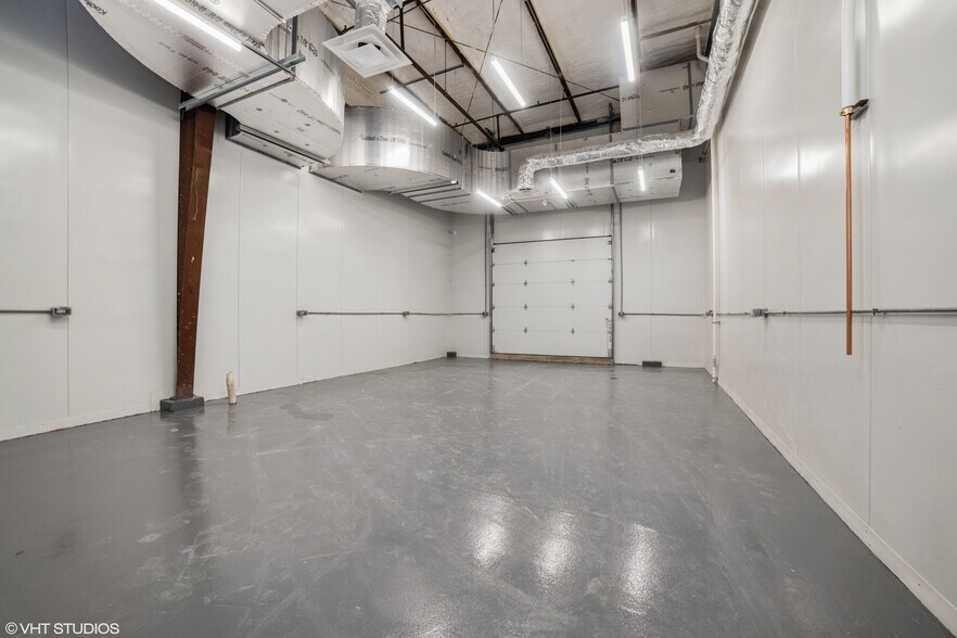 More Photos Of 740 Schneider Dr, South Elgin Manufacturing For Sale