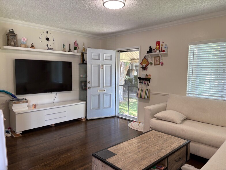 More Photos Of 140 N Pass Ave, Burbank Apartments For Sale