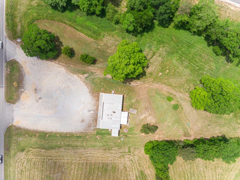More Photos Of 1056 County Highway 35, Hamilton Supermarket For Sale