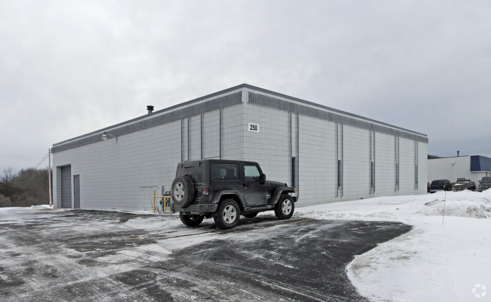 Primary Photo Of 250 E Oak St, Oak Creek Warehouse For Lease