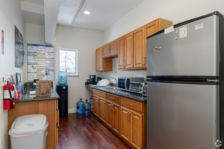 More Photos Of 2435 SE 10th Ave, Portland Industrial For Sale