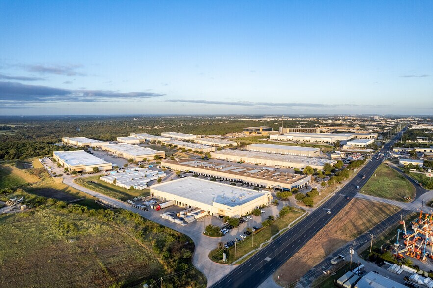 More Photos Of 6231 E Stassney Ln, Austin Warehouse For Lease