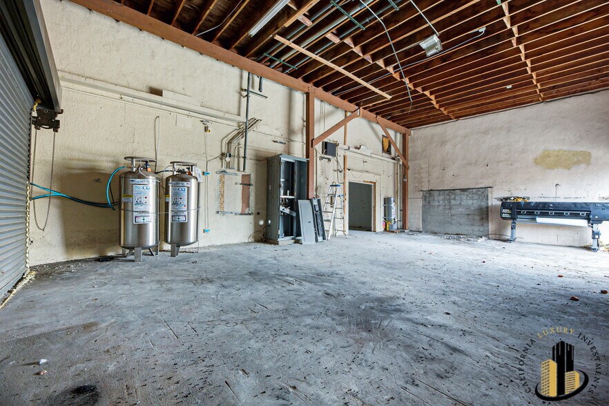 More Photos Of 5557 Cahuenga Blvd, North Hollywood General Retail For Sale