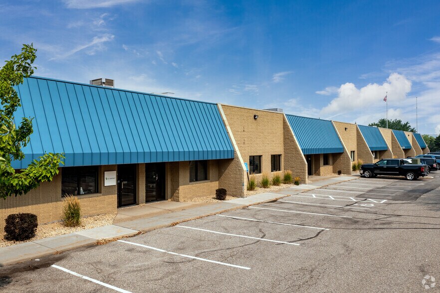 More Photos Of 7150-7174 Shady Oak Rd, Eden Prairie Research And Development For Lease