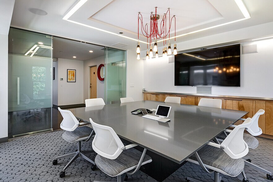 More Photos Of 2214 Queen Anne Ave, Seattle Loft Creative Space For Lease